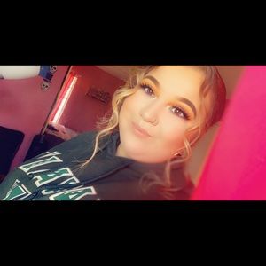 Meet your Posher, Adrianna